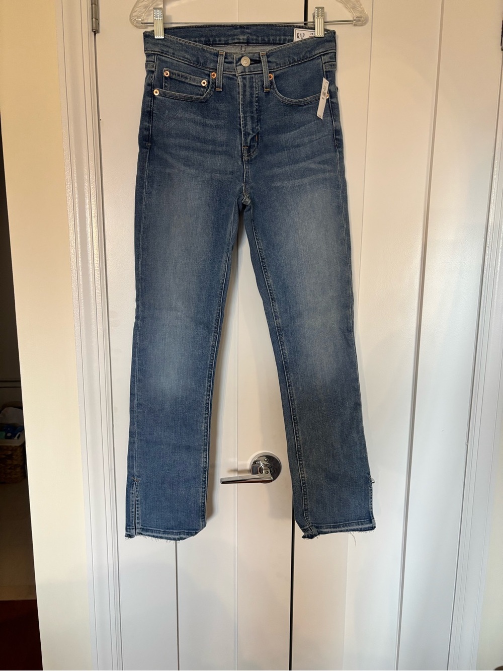 GAP Women's Cropped Straight-Leg Jeans in Faded Blue
